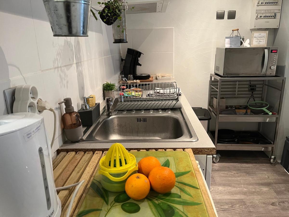 Appartement Le Studio à La Roquebrussanne Extérieur photo